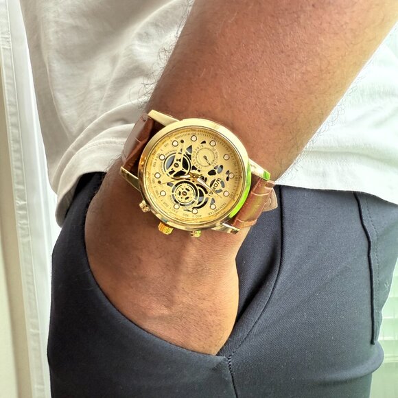 Stylish and Sophisticated Brown Watch - Picture 1 of 6